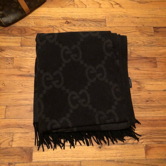 Gucci Throw Blanket - Picture 7 of 7